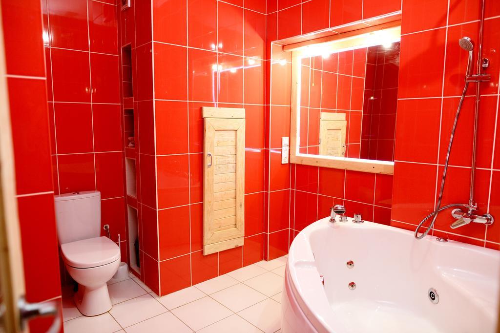 Baron Munchausen Guest House Kamieniec Podolski Zewnętrze zdjęcie