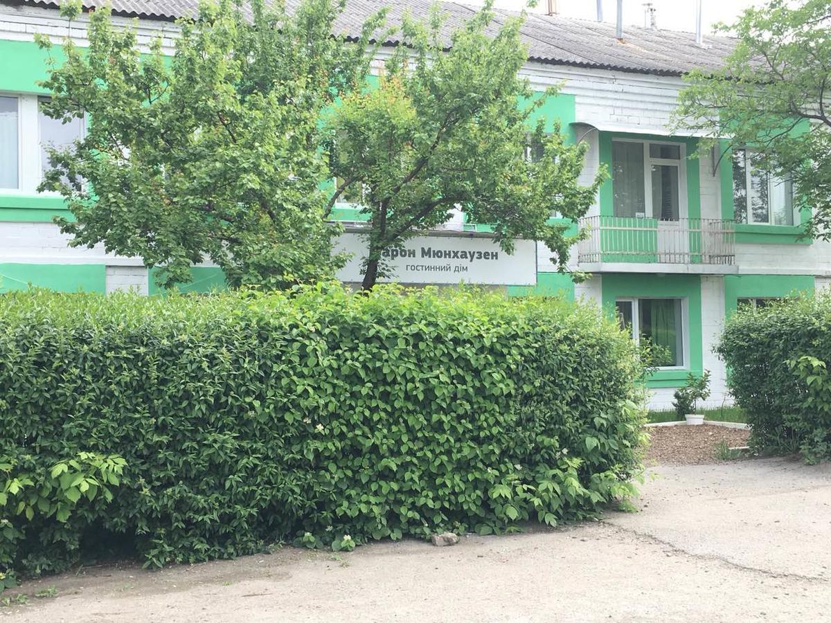 Baron Munchausen Guest House Kamieniec Podolski Zewnętrze zdjęcie