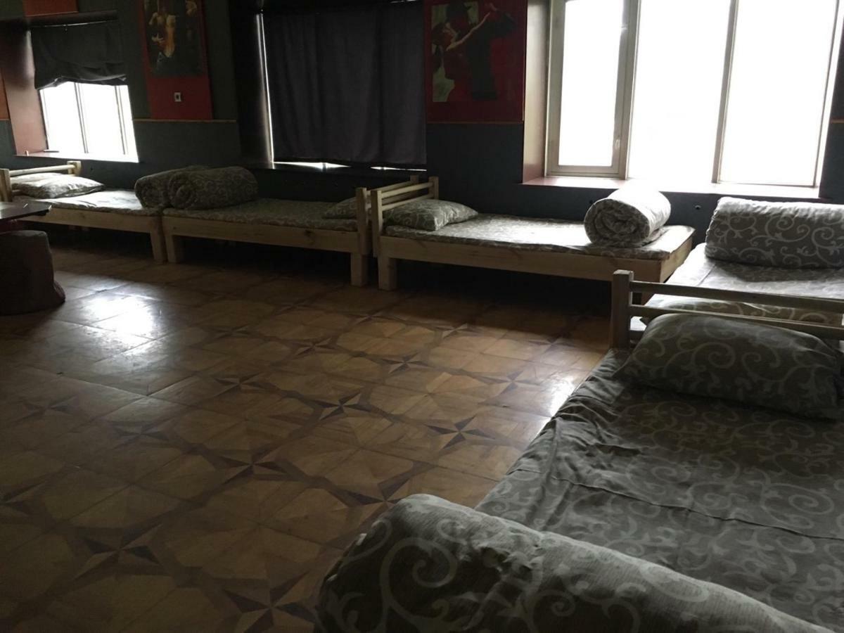 Baron Munchausen Guest House Kamieniec Podolski Zewnętrze zdjęcie