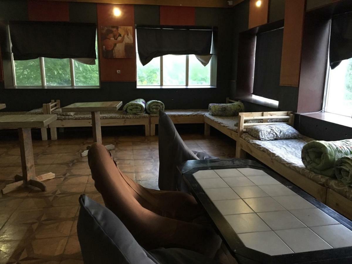 Baron Munchausen Guest House Kamieniec Podolski Zewnętrze zdjęcie