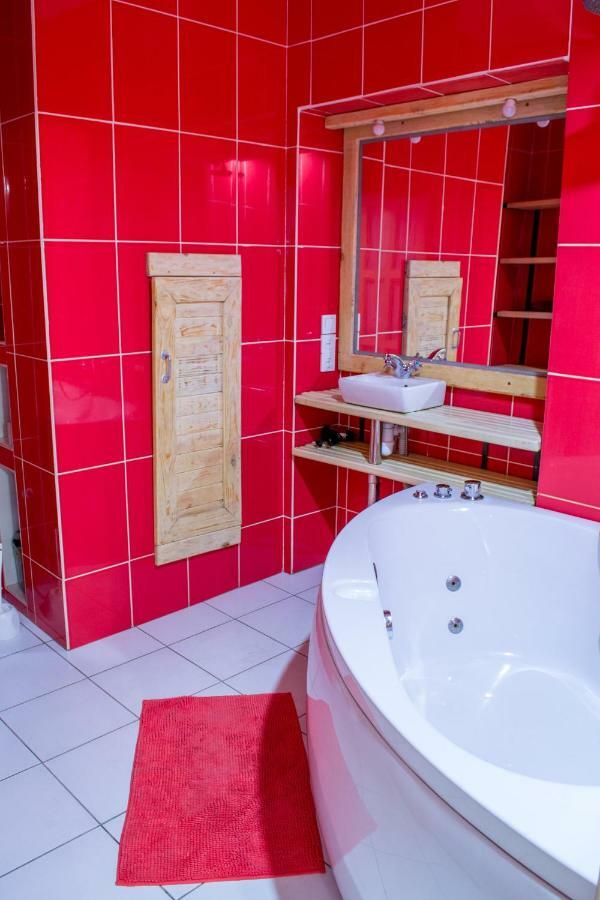 Baron Munchausen Guest House Kamieniec Podolski Zewnętrze zdjęcie